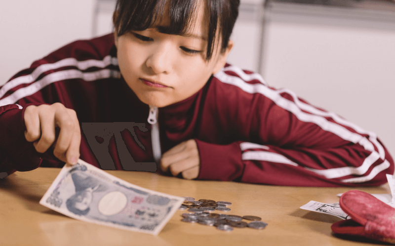 金欠に悩む女性