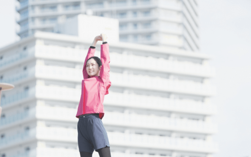 運動する女性