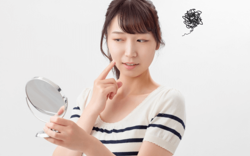 悩む女性