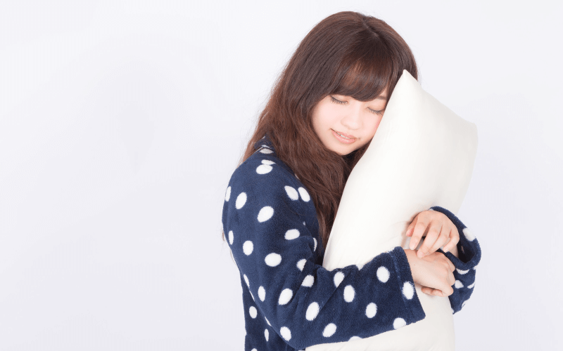 眠る女性