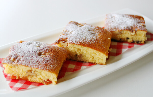 ラクックでクルミとレーズンのケーキ