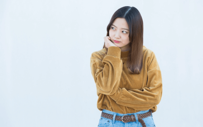 悩む女性イメージ